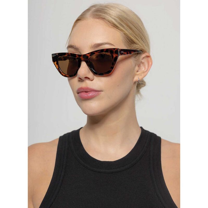 Otra Kinni Rounded Cateye Sunglasses image number 3